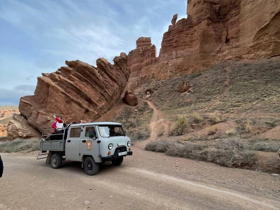 Charyn Canyon shuttle-van